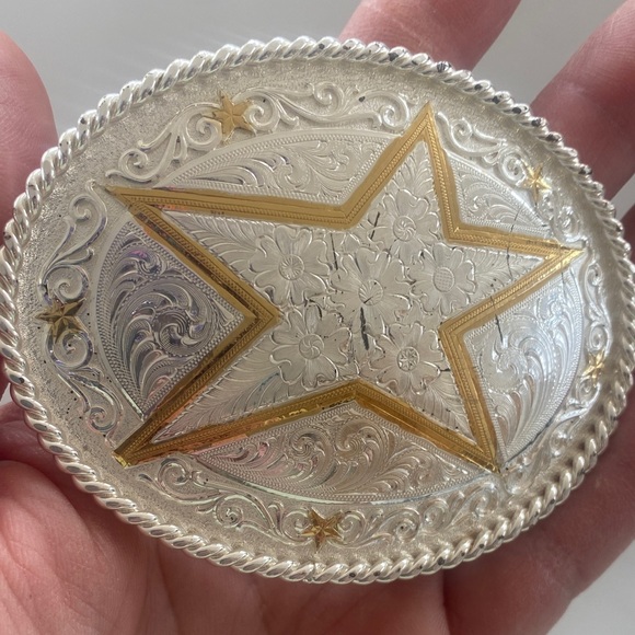 Montana Silversmiths Silver and Gold Star ⭐️ Belt Buckle - Picture 7 of 11